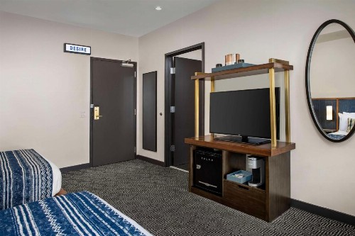 Troubadour Hotel New Orleans Tapestry Collection By Hilton - image 3