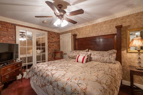 Quarter House - image 13
