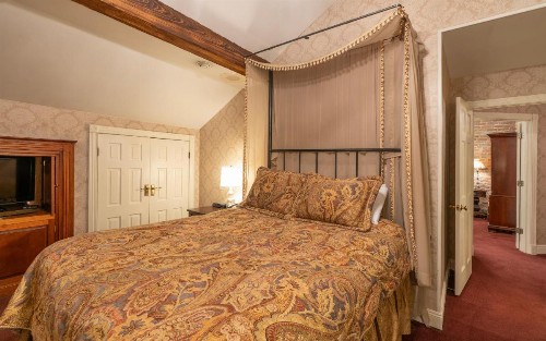 Quarter House - image 14
