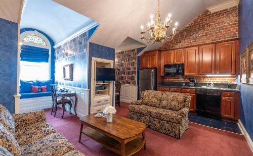 Quarter House - image 15