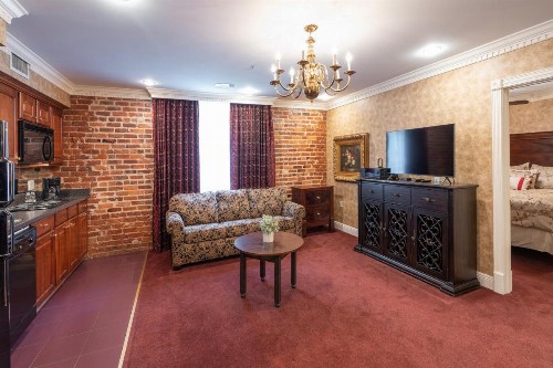 Quarter House - image 16