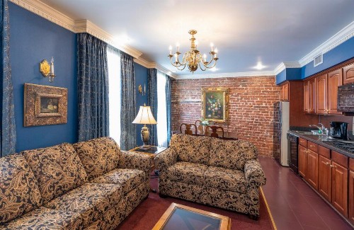 Quarter House - image 22