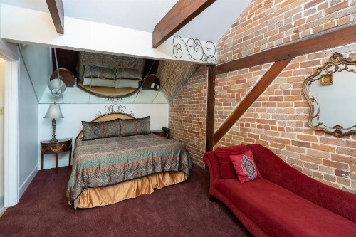 Quarter House - image 24