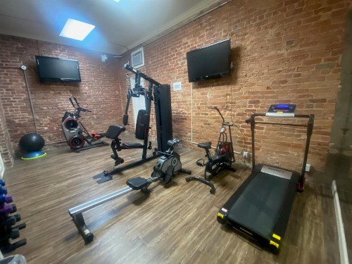 Quarter House - image 33