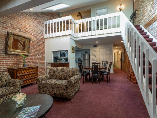 Quarter House - image 6