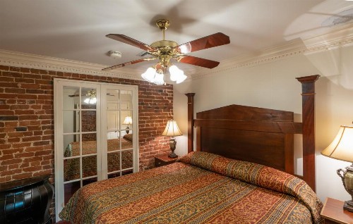 Quarter House - image 8