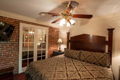 Quarter House - image 9