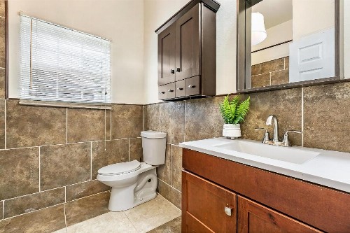 Urban Condos with Spacious Rooms & Amenities - image 8