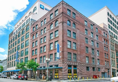 Stunning Apartments with Luxury Amenities - image 1
