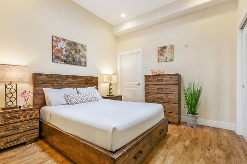 Stunning Apartments with Luxury Amenities - image 11