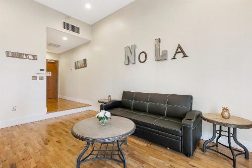 Stunning Apartments with Luxury Amenities - image 12