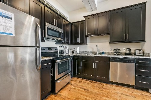 Stunning Apartments with Luxury Amenities - image 8