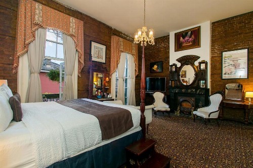 Lafitte Hotel & Bar - image 16