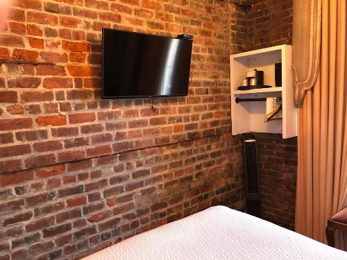 Lafitte Hotel & Bar - image 17
