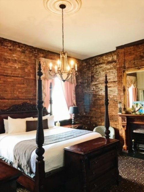 Lafitte Hotel & Bar - image 18