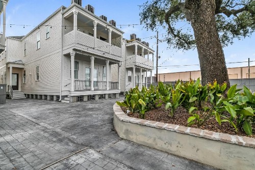 Charming 2BR on Carondelet by Hosteeva - image 10