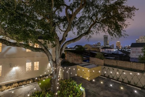 Amazing 3BR Cottage off St Charles with Pool - image 1