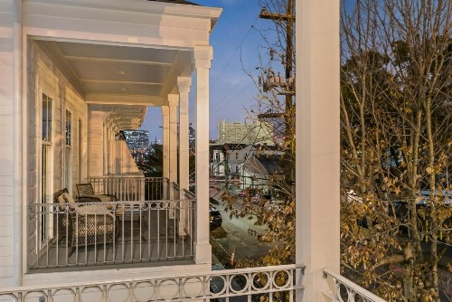 Amazing 3BR Cottage off St Charles with Pool - image 5