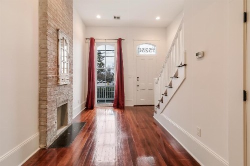 Luxury 2BR on Carondelet by Hosteeva - image 8