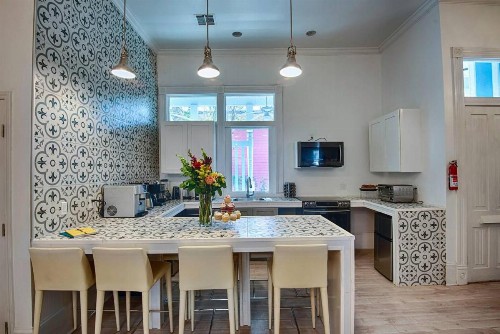7 Bedroom - Sleeps 14! Next to Bourbon Street - image 4