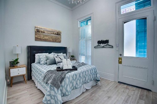 Five BR - Sleeps 10! Steps from French Quarter - image 13