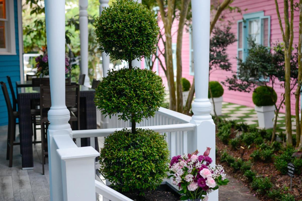 Five BR - Sleeps 10! Steps from French Quarter - image 2