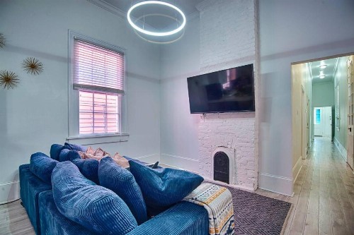 Five BR - Sleeps 10! Steps from French Quarter - image 42