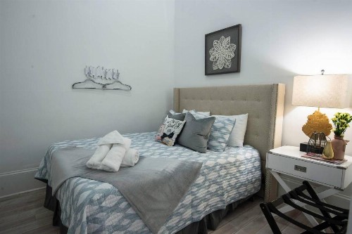 Five BR - Sleeps 10! Steps from French Quarter - image 6