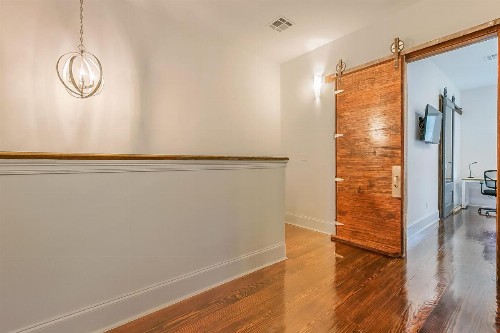 Luxury Loft-Style 3BR Townhouse by Hosteeva - image 9