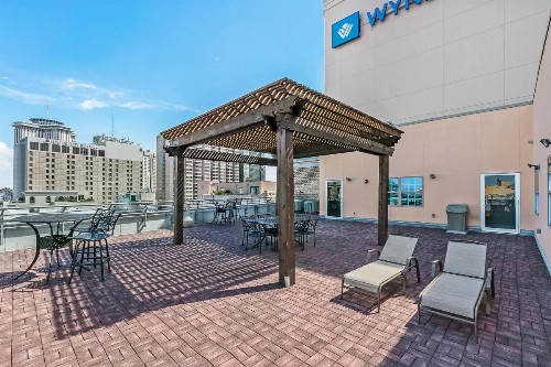 Gorgeous Condos Steps from French Quarter and Harrah’s St. - image 5