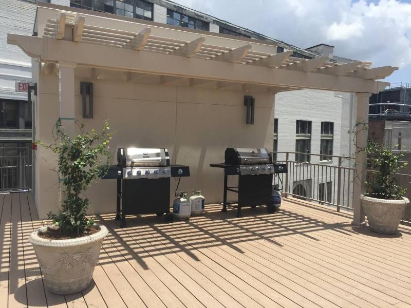Snazzy 14th Floor Condo Pool Grill Gym-Sleeps #1414 - image 2