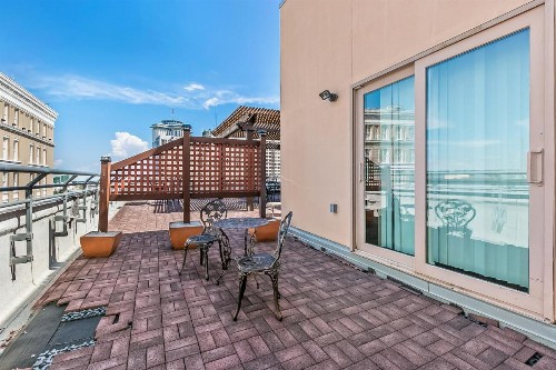 Stunning Apartments Close to City Attractions - image 10