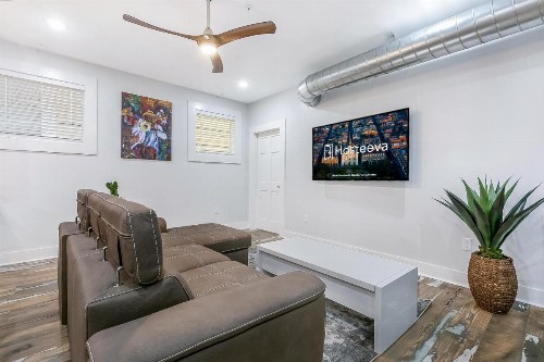 Urban Oasis 4BD House close to FQ & City Hot Spots' - image 9