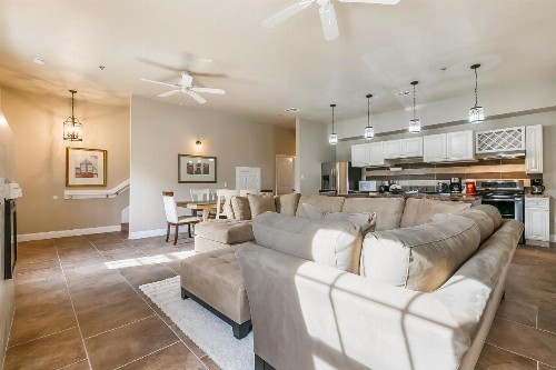 St Charles Ave Urban Retreat with Luxury Amenities - image 1