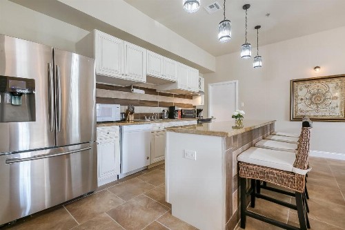 St Charles Ave Urban Retreat with Luxury Amenities - image 12