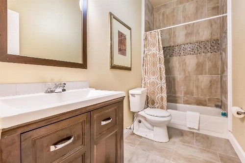 St Charles Ave Urban Retreat with Luxury Amenities - image 4