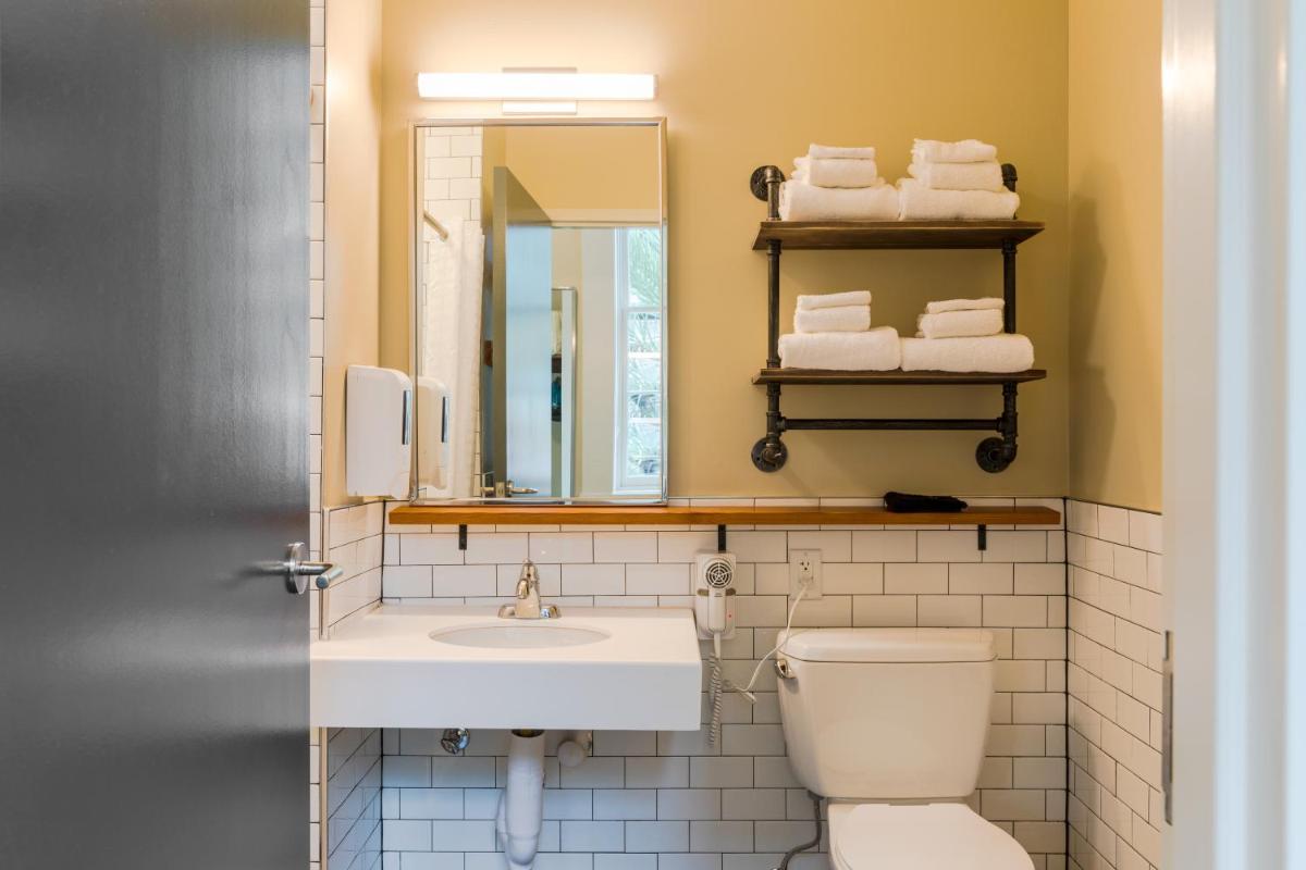 HI New Orleans Hostel - image 4