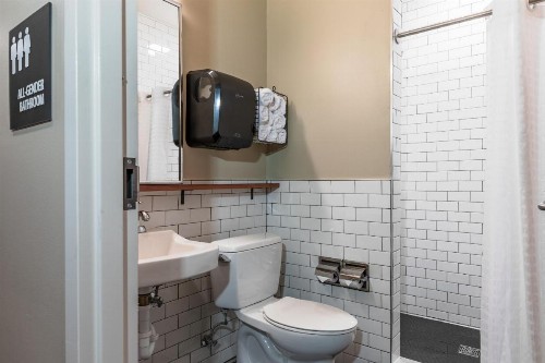 HI New Orleans Hostel - image 43