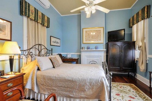 Ashton's Bed and Breakfast - image 4