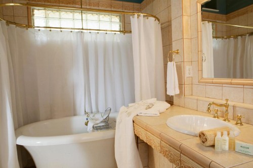 Ashton's Bed and Breakfast - image 9