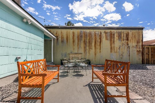 Cozy and Charming House with Luxury Amenities - image 11