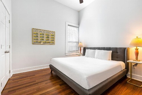 Cozy and Charming House with Luxury Amenities - image 7