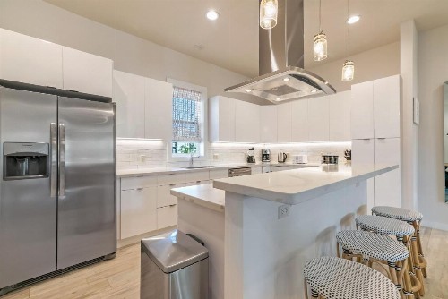 Mid City Fully Furnished Townhouse - image 3