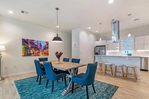 Mid City Fully Furnished Townhouse - image 5