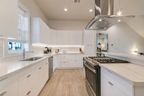 Mid City Fully Furnished Townhouse - image 2