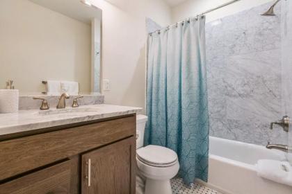 Hosteeva Canal Luxury Condos - image 3