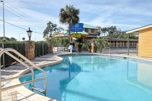 River Side Inn New Port Richey - image 6