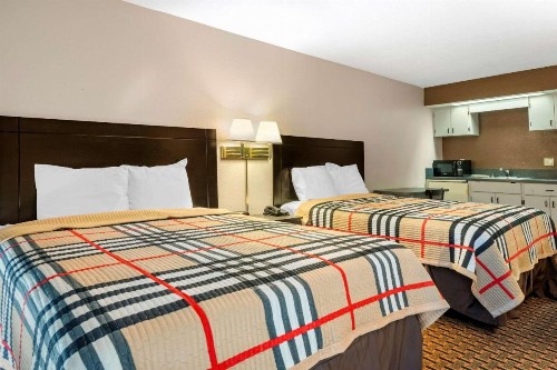 Rodeway Inn - image 18