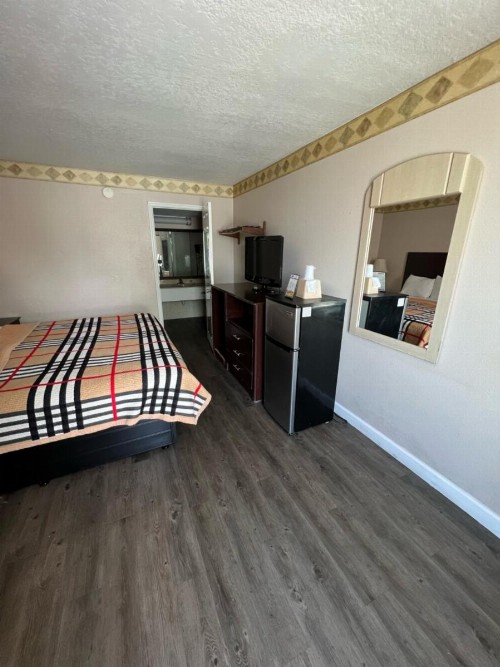 Rodeway Inn - image 32