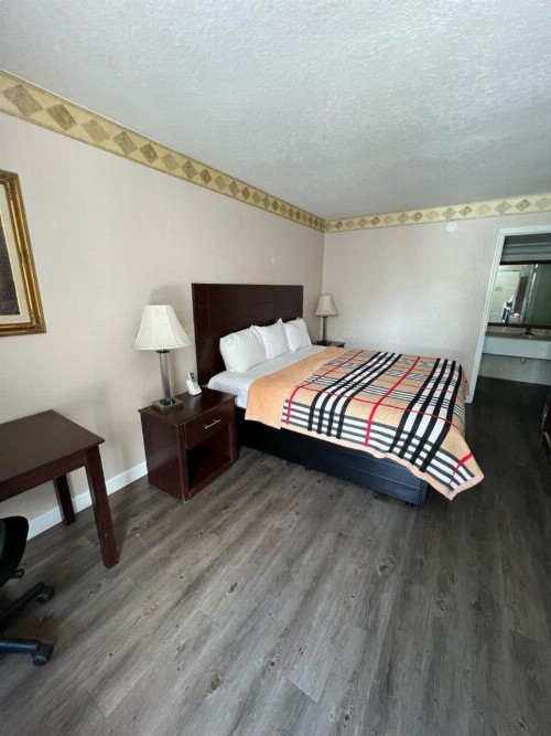 Rodeway Inn - image 33